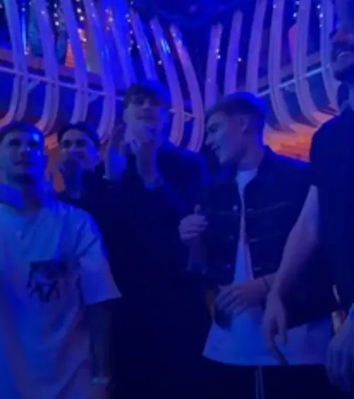 Party, după eșec    FOTO:  De ce au cântat și au dansat jucătorii de la   Craiova,  după eliminarea dramatică din Europa