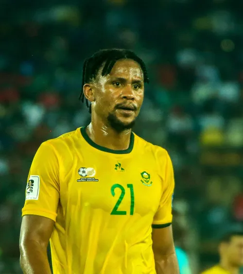 „L-a făcut praf”    Ngezana, stoperul FCSB, criticat de sud-africani  după debutul la CAN. Turneul s-ar putea prelungi pentru el