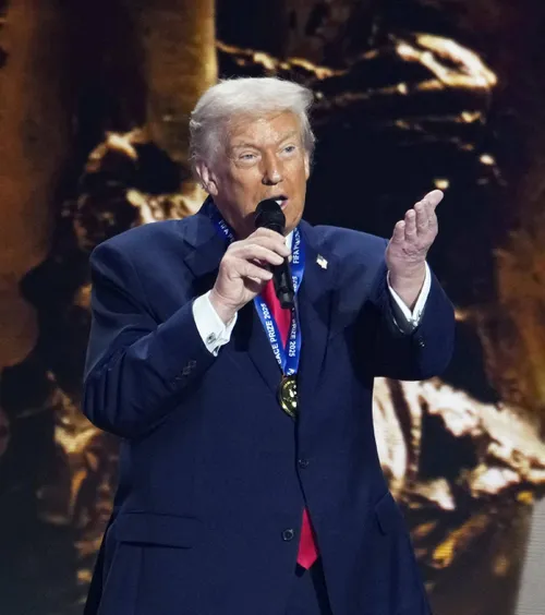 Donald Trump, ironizat de democrați    VIDEO.  Competiția președintelui SUA, comparată cu   Jocurile Foamei