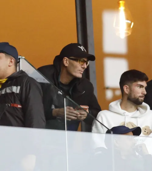 Zidane, spectator de lux  Și-a susținut din tribune fiul la   Cupa Africii  » De ce a lăsat Franța pentru țara bunicului