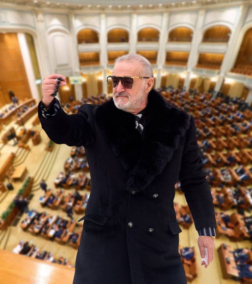 Gigi Becali, pe „mute” în Parlament  Statistica finalului de an: de ce tace   deputatul Becali,  cel mai vorbăreț om din fotbal