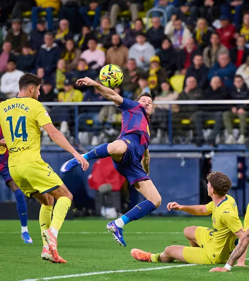 „Mă întrebam dacă să dau gol sau nu”  Lewandowski, despre cererea șocantă pe care i-a făcut-o   Barcelona: „Căuta fiecare euro”