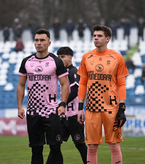 Rechemat de Dinamo  Cine e jucătorul pe care „câinii” au insistat să-l ia în cantonament » Rapid l-a pierdut după o   gafă uriașă