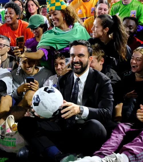 Ce l-a marcat pe primarul din New York  Cum a descoperit   democratul Zohran Mamdani  naționala de fotbal care i-a definit copilăria