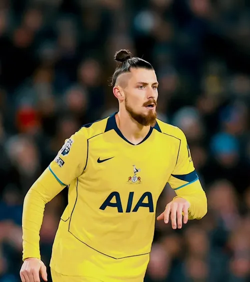 Reacții după revenirea lui Drăgușin   Doi foști internaționali români   se contrazic:  „Tottenham are încredere în el / Eu aș pleca”