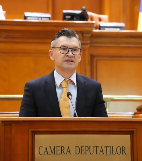 „Fără bani publici s-ar desființa”   Deputatul   Ionuț Stroe  atrage atenția asupra depedenței de fonduri de la stat: „CSM București și Dinamo nu ar exista”