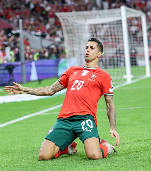 Dorit de Barcelona    Joao Cancelo  este aproape de o despărțire de Al-Hilal și ar putea reveni pe Camp Nou