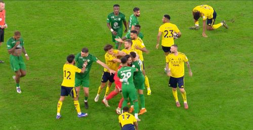 Momentul când Joao Felix a fost lovit de un adversar în Al Ahli - Al Nassr 3-2. Foto: Captură/onefootball.com