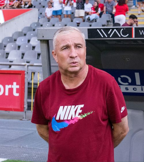 „Mi-a spus că nu are cancer”  Englezii l-au sunat pe   Dan Petrescu  după ce au văzut ultimele imagini: „Într-o lună vrea să revină pe bancă!”