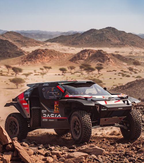 Al-Attiyah, start în forță la Raliul Dakar     FOTO:  Qatarezul, locul 2 în prima etapă » Cum s-au descurcat celelalte echipaje   Dacia Sandriders