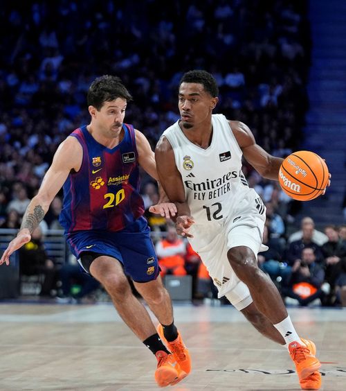 Barcelona a rupt blestemul  Victorie uriașă pe terenul   rivalei Real Madrid,  în primul El Clasico al anului