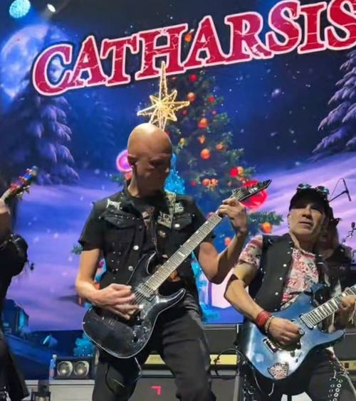 A dat fluierul pe chitară    VIDEO:  Interzis de FIFA și UEFA, un arbitru celebru   a urcat pe scenă  și a uimit pe toată lumea