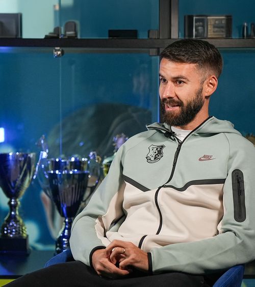 Produs 100% al Academiei  Povestea lui Bogdan Țîru, de la   primul pas făcut în Academia Hagi , când avea 14 ani: “Aici am învățat să nu mă dau bătut”