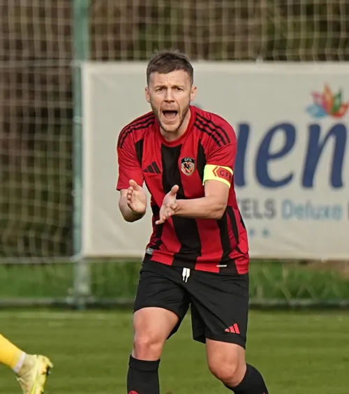 „Vă bateți joc!”    FOTO-VIDEO:  Au uitat că e amical! Eugen Neagoe și Burak Yilmaz, nervoși la   Petrolul - Gaziantep:  „De ce lăsați mingea să iasă?”