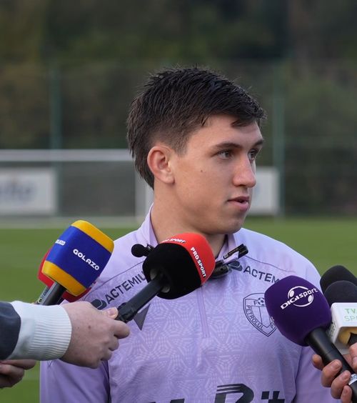 „Sunt pregătit să merg la Rapid”    VIDEO  Modul inedit în care fotbalistul a aflat de   interesul giuleștenilor:   „Am văzut o postare pe Instagram”