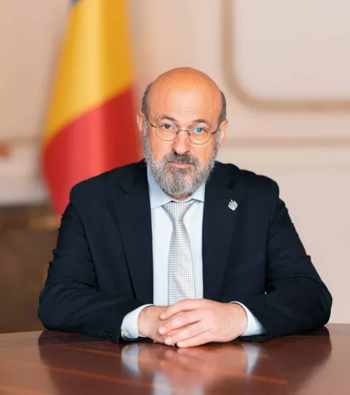 Trădătorul indicat de Becali e alt Virgil  Cel despre care patronul FCSB a spus că „m-a făcut să nu mai am încredere în oameni” nu e vărul său, ci un   senator AUR