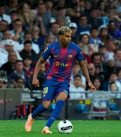 Lamine Yamal, evaluare stelară  Cât a ajuns să valoreze   vedeta Barcelonei  » TOP 10 cei mai scumpi fotbaliști din lume