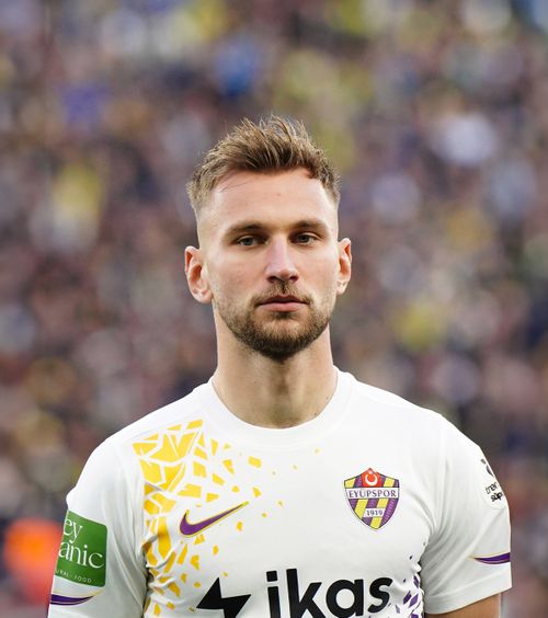 E oficial: Drăguș a plecat   Eyupspor a anunțat despărțirea de atacant +   Un alt fotbalist român  a fost prezentat la echipa cu președinte arestat!