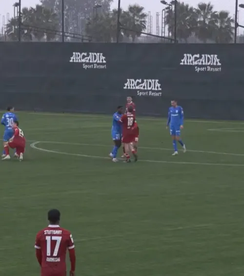 Craiova a ascuns bătaia    FOTO.  Nsimba   a sărit la gâtul unui adversar , iar camera de filmat s-a mutat imediat pe altcineva