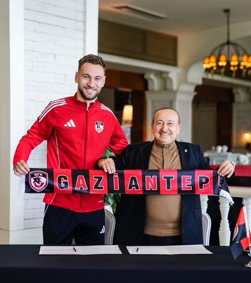 Drăguș, prezentat oficial  Atacantul naționalei va evolua alături de   doi jucători români