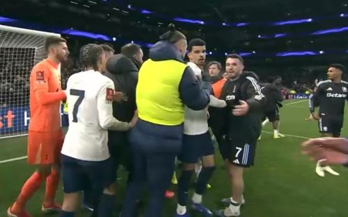 Conflictul de la finalul meciului Tottenham - Aston Villa FOTO Captură Voyo (1).jpg