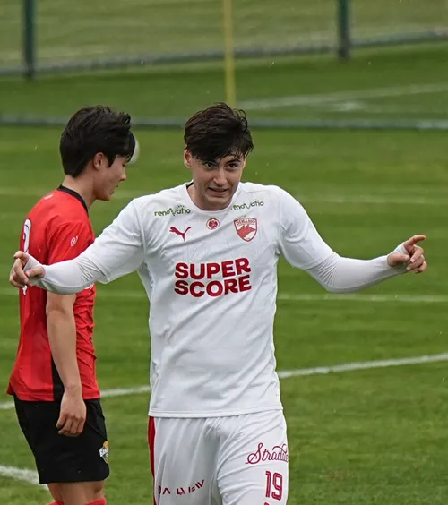 Mazilu, ce GOLAZO!    VIDEO + FOTO.   Atacantul   a spart gheața  în tricoul lui Dinamo cu o execuție superbă