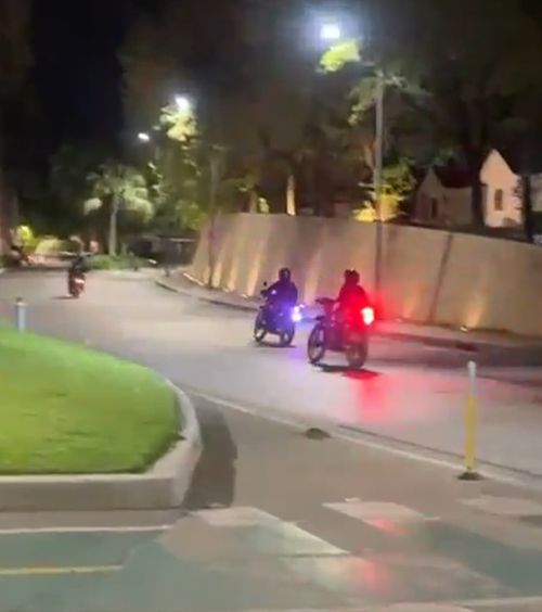 Atac armat    Trei persoane   au fost ucise  pe un teren de fotbal » Una dintre victime era liderul unei grupări cunoscute