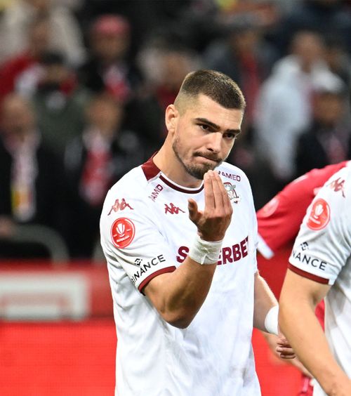 „Sunt rapidist acum”     Jucătorul crescut de Dinamo,  cu tată jucător și antrenor al roș-albilor, surprinde: „Giuleștenii își iubesc mai mult echipa”