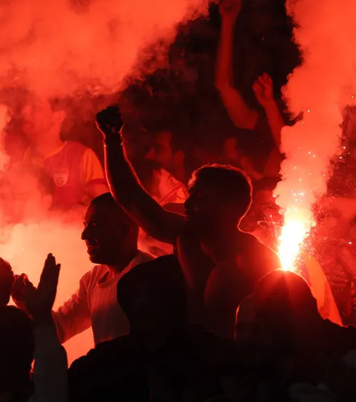 Cresc anii de închisoare  Se îngroașă gluma pentru   fanii interziși și depistați pe stadioane!  Proiectul de lege a fost depus la Senat