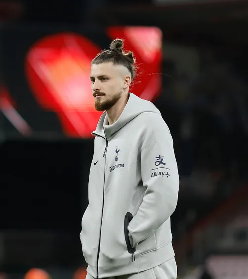 Culisele mutării lui Drăgușin    GOLAZO.ro  a aflat cum privește Tottenham plecarea stoperului »   Care e condiția și când s-ar face transferul