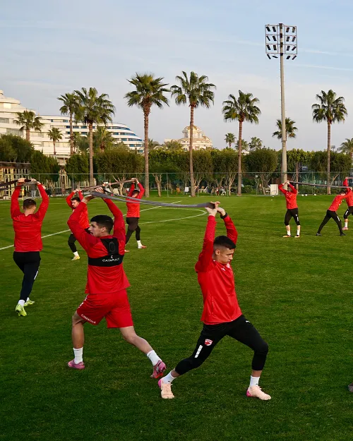 L-a convins pe Kopic    Dinamo  ar fi decis să-i ofere un contract pe 6 luni după ce a impresionat în cantonament