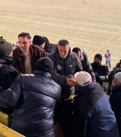 Atmosferă ostilă la Mioveni     VIDEO.   FCSB, înjurată de fanii lui FC Argeș + Mihai Stoica,   conflict  cu un suporter