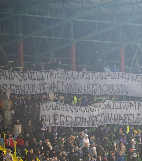 Atac la Boloni  Bannerul suporterilor de la FC Argeș, după criticile aduse lui Dobrin: „Niciodată nu ai fost   legendă ca el”