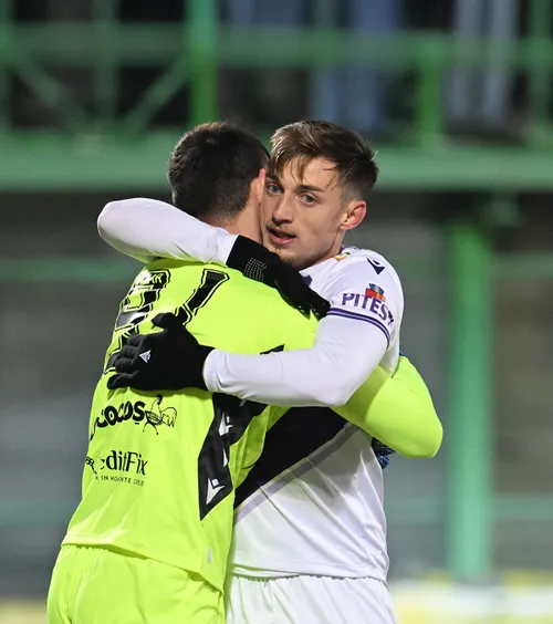 Mesaj pentru Gâlcă    Micovschi  a debutat la FC Argeș și a comentat decizia Rapidului de a renunța la el: „În sfârșit, mă pot bucura de fotbal!”