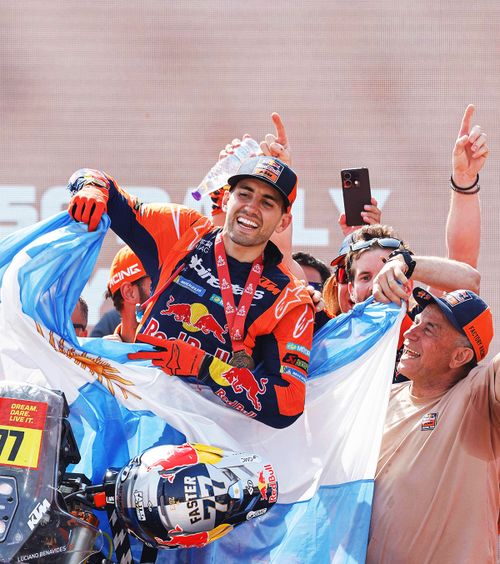 Final incredibil în Dakar  A profitat de necazul rivalului și e campion!   Despărțiți de doar 2 secunde:  „Am visat că Messi îmi dădea trofeul”