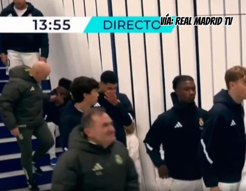 Vinicius, consolat de Kylian Mbappe după ce a fost huiduit de fani. Foto. Captură/Reddit