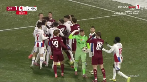 Moment tensionat la CFR Cluj - Oțelul, după o fază controversată cu portarul Dur-Bozoancă în prim-plan. Foto: Captură, Prima Sport
