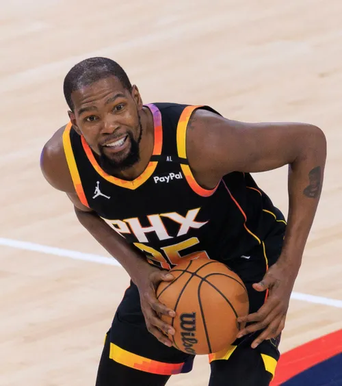 Atac la „Air” Jordan  Kevin Durant l-a întrecut pe idolul său, Dirk Nowitzki, în topul marcatorilor NBA »   Urmează Michael Jordan!