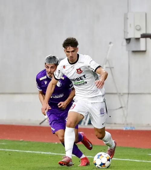 Interes pentru Kevin Ciubotaru   Fundașul care a fost dorit și de   FCSB  s-ar afla în vizorul unor cluburi din Olanda și Spania