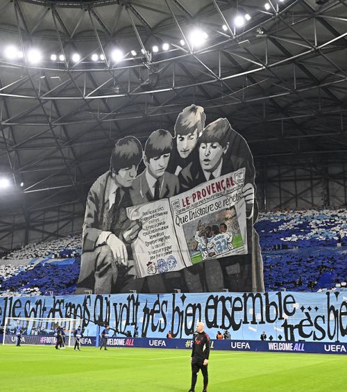 Beatles au ripostat        FOTO.  Scenografia afișată de   fanii lui Marseille  la meciul cu Liverpool s-a întors împotriva acestora
