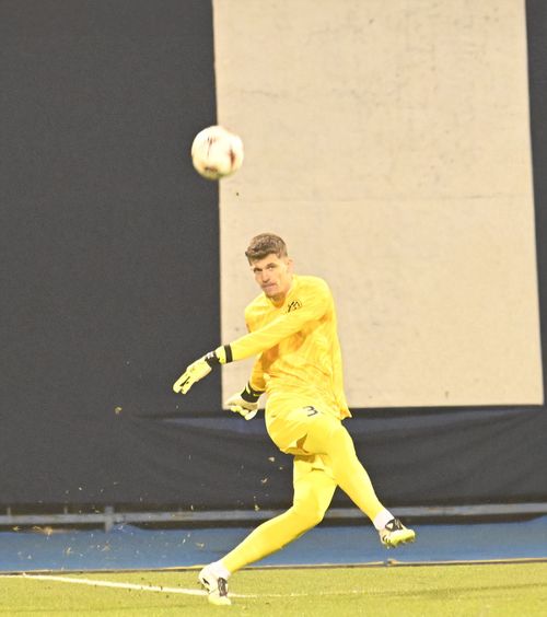 „Ne-am întrerupt”  Darius Olaru   a găsit explicația  pentru înfrângerea cu Dinamo Zagreb + Târnovanu: „Nu e OK ce se întâmplă!”