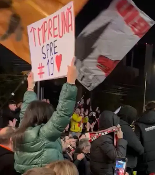 Dinamo, cu gândul la titlu    Primire senzațională  la Sibiu: ce bannere au afișat fanii la hotelul echipei + reacția clubului