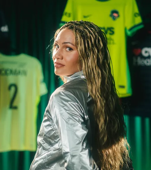 Contract istoric  Fiica legendarului Dennis Rodman a devenit   cel mai bine plătită  fotbalistă din lume » Va încasa o sumă record