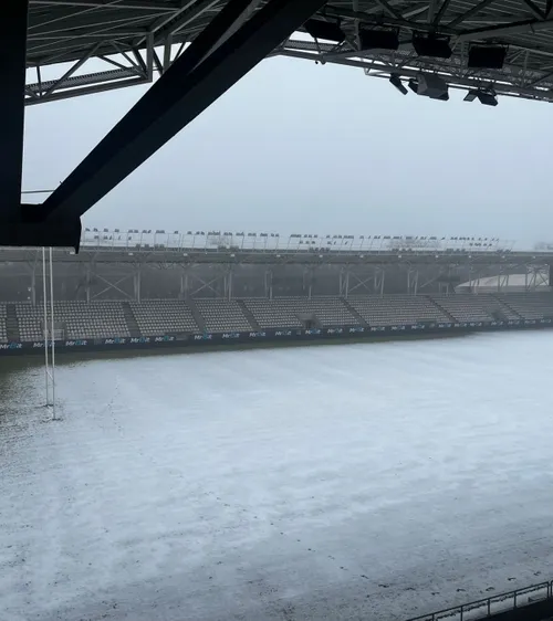 „Arcul” nu e pregătit pentru Dinamo  Meciul cu Petrolul riscă să se joace pe un   teren mult sub standardele de calitate.  Care e motivul