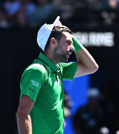 Djokovic, aproape de descalificare!    FOTO.   Moment tensionat la   Australian Open,  după ce sârbul s-a enervat » Gest iresponsabil