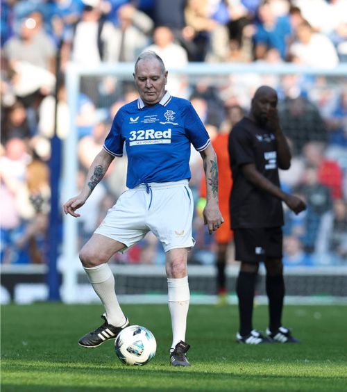 „Îl vedeam pe tata printre nori”  O legendă a fotbalului englez   s-a temut că va muri : „Am făcut pe mine de frică”