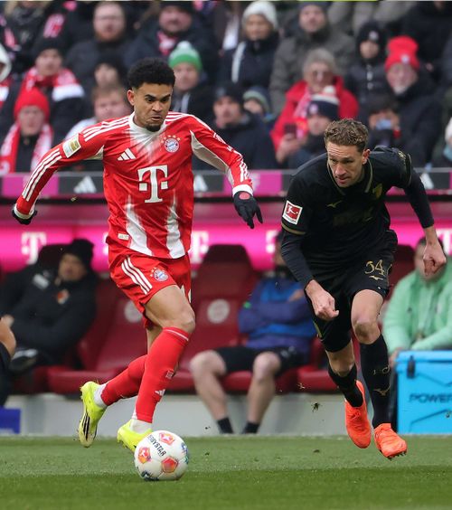 Surpriză în Bundesliga    FOTO.  Bayern,   primul eșec al sezonului!  Victorie vitală pentru Augsburg pe terenul liderului