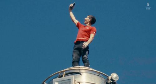Alex Honnold s-a urcat fără protecție pe Taipei 101. Foto - Netflix (8).jpg