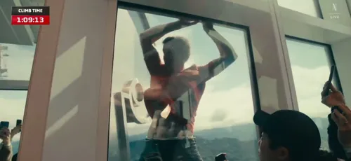 Alex Honnold s-a urcat fără protecție pe Taipei 101. Foto - Netflix (12).jpg