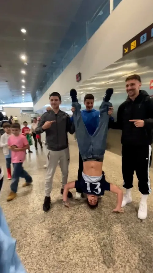 Ionuț Radu, întâlnire cu un fan la aeroport  (1).jpeg